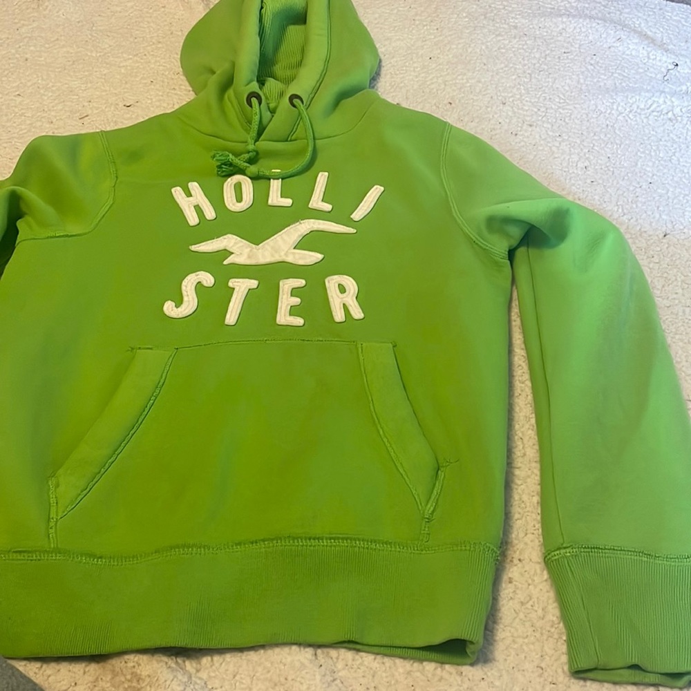 Hollister sweat shirt